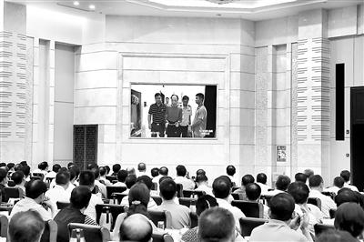 官员表面上参与肃清苏荣案余毒 却成苏荣式干部