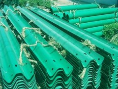 湖北W型波纹状钢护栏/高速公路防撞护栏板/热镀锌护栏板价格图3