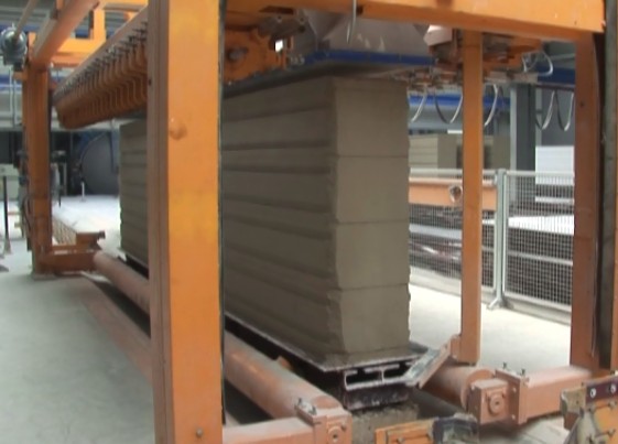 供应加气混凝土设备,破碎机,切割机,航吊,球磨机青海