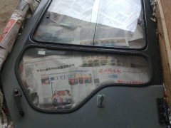 加藤HD513MR挖掘机驾驶室边门图1