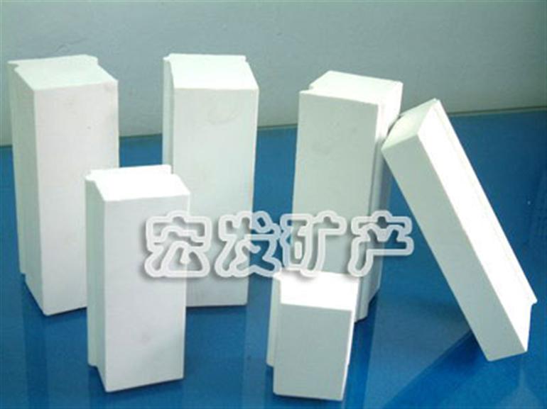 广东高铝衬砖|高铝轻质隔热砖的使用特点，宏发矿产诚信建设示范单位