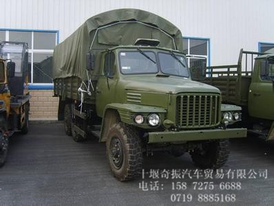 东风六驱卡车EQ2082，6x6康明160马力沙漠越野卡车