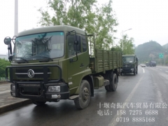东风天锦新款运兵车，康明斯210马力运兵车报价EQ1120图1