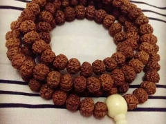 聚德轩文玩手饰挂饰等。图1