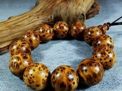 聚德轩文玩手饰挂饰等。图3