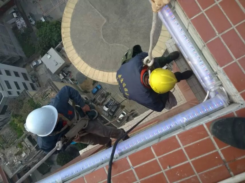 钦州专业高空外墙清洗，高空作业安装维修防水亮化工程