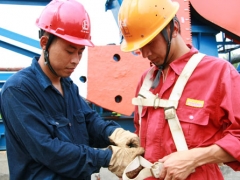 钦州北海防城专业承接高空作业清洗或涂料防水维修安装亮化修补图1