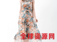 主角气场高傲盛放 诗菲度女裙点亮浓艳激情图1