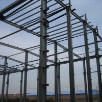 山东钢结构厂家：钢结构自重较轻