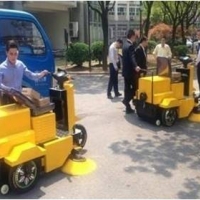 青岛广场马路机械厂驾驶式扫地机1650