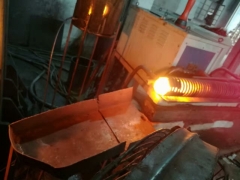 中频管钳锻造加热，斧头拨叉中频锻造感应加热电炉图1