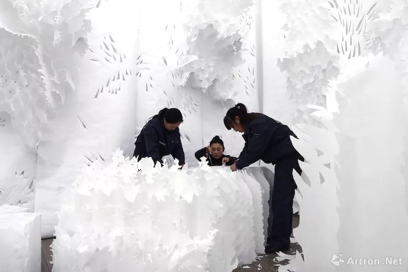 知名艺术家马文最新个展《哭·乐·园——叠》在当代唐人艺术中心开幕