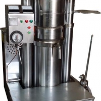 供应河南芝麻香油机230型性能可靠的液压榨油机选择佰乾机械