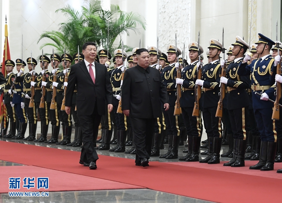 1月8日，中共中央總書記、國家主席習近平同當日抵京的朝鮮勞動黨委員長、國務委員會委員長金正恩舉行會談。會談前，習近平在人民大會堂北大廳為金正恩舉行歡迎儀式。