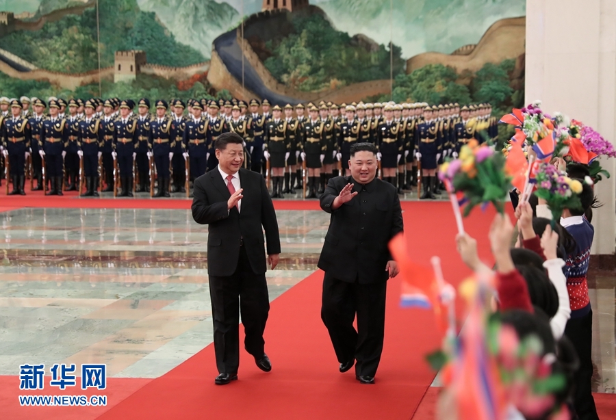 1月8日，中共中央總書記、國家主席習近平同當日抵京的朝鮮勞動黨委員長、國務委員會委員長金正恩舉行會談。會談前，習近平在人民大會堂北大廳為金正恩舉行歡迎儀式。