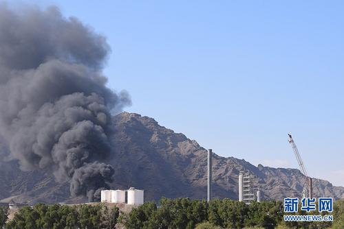 也门亚丁一炼油厂爆炸起火至少15人受伤