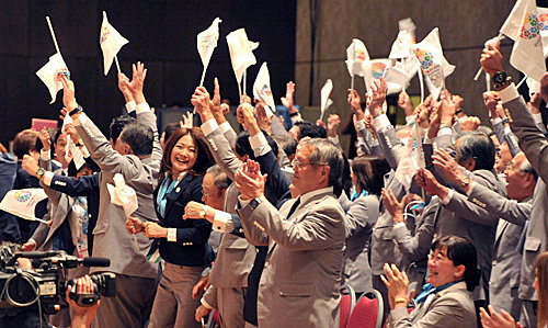 日本代表团为赢得2020年夏季奥运会举办权欢呼庆祝。新华社发（亚历杭德罗摄）