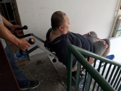 德国整机进口座椅型电动爬楼机爬楼梯轮椅车C-max图2