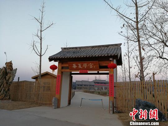 现学校南门。 朱志庚 摄 现学校南门。 朱志庚 摄