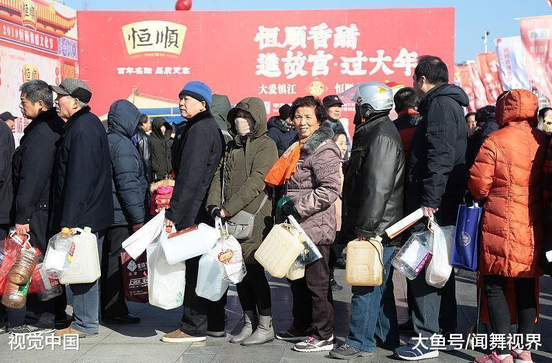 持续30年壮观场面，上万人彻夜排队只为打酱油，日销100多吨