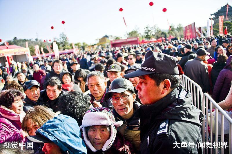 持续30年壮观场面，上万人彻夜排队只为打酱油，日销100多吨