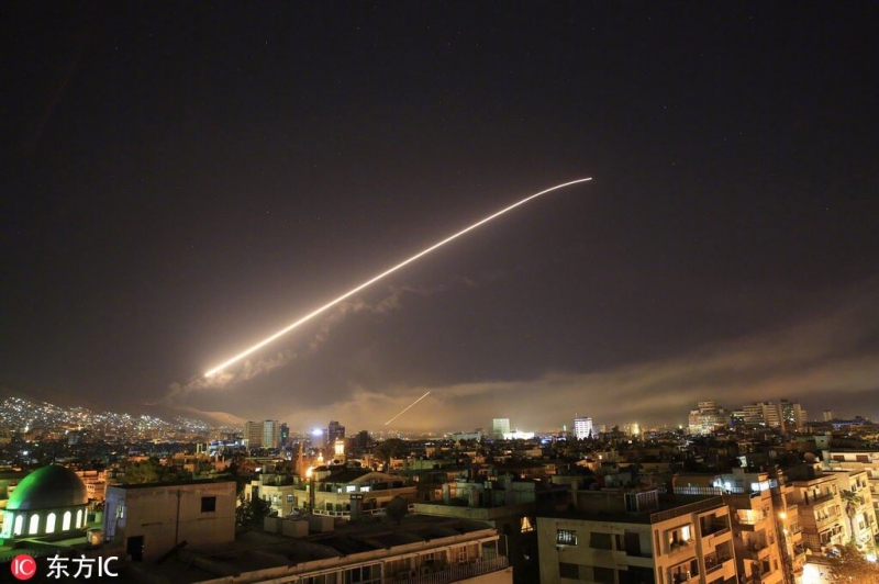2018年4月14日，叙利亚遭到导弹袭击。图@东方IC