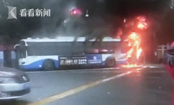 公交车行驶途中轮胎突然脱落飞出 3岁男童被砸身亡