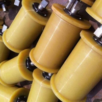 云南型号齐全矿用180×495聚氨酯地滚轮