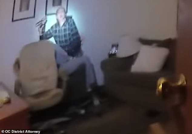 5ac22219748a0b9e2d7976c08dd6ec20.jpg 警察2.jpg