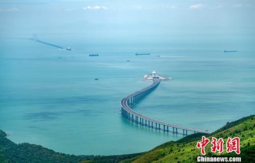 港珠澳大桥资料照片。中新社记者 张炜 摄