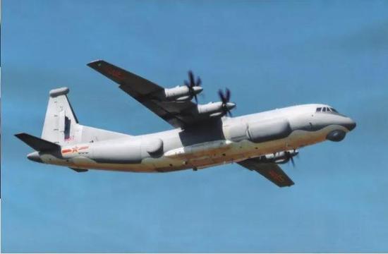 ▲央视新闻中出现的中国空军新型“高新”电子战机视频截图