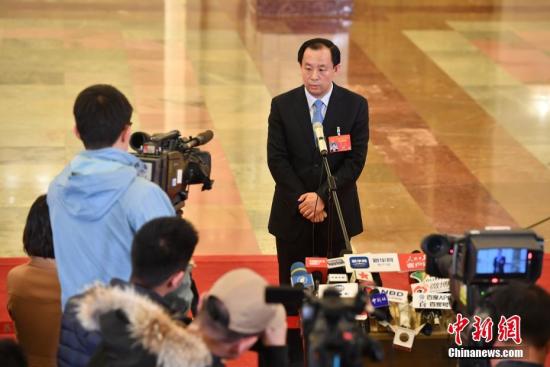 图为自然资源部部长陆昊在“部长通道”接受采访。<a target='_blank' href='http://www.chinanews.com/'>中新社记者 侯宇 摄 点击进入下一页