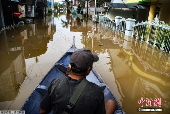 资料图：印尼洪水泛滥。