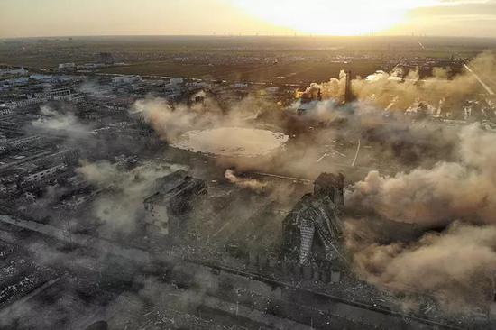 3月22日清晨，江苏盐城响水县，化工厂爆炸现场。拍者半年 摄