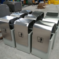 厂家供应赤壁市定制垃圾桶 带锁果皮箱 带烟灰缸垃圾桶