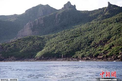 中国海警2305舰艇编队5日在中国钓鱼岛领海内巡航