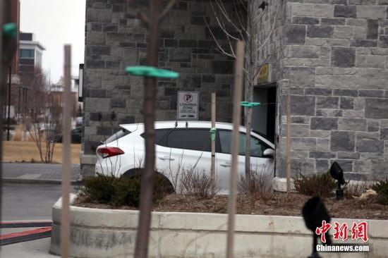 资料图：当地时间3月23日傍晚，在加拿大大多伦多地区华人聚居的万锦市(Markham)，一名22岁中国男性留学生在所住公寓楼的地下车库遭绑架。图为记者24日拍摄的案发公寓地下车库出入口。中新社记者 余瑞冬 摄