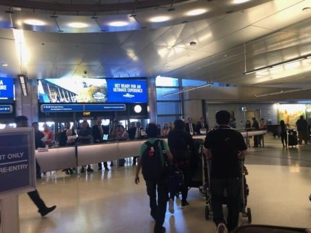 北京飞美国航班6名华人被赶下飞机 美航:安全考量
