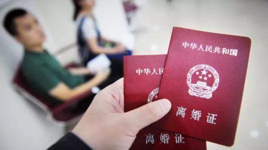 男子想离婚却不知找谁离 只因配偶是个“假人”？