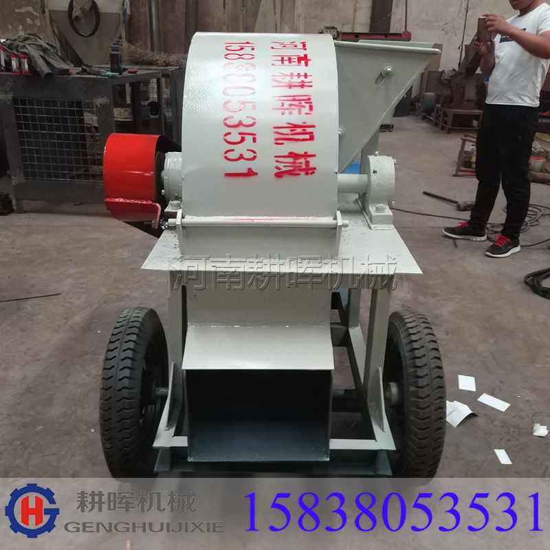 中型小型木材粉碎机器视频拖拉机带