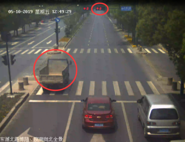 杭州63岁男子醉酒开拖拉机闯红灯:着急回去打麻将