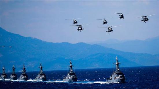 资料图片：参加“海狼-2019”军演的土耳其海军舰艇编队和直升机群。（图片来源于网络）