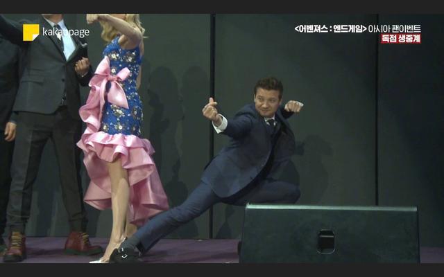 逃不过!《X战警:黑凤凰》在韩首映 演员比心还跳舞