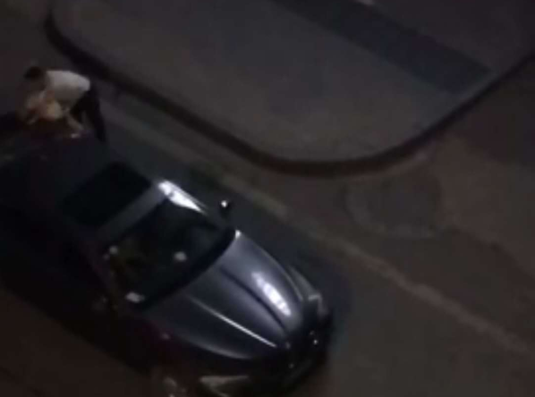 男子凌晨当街殴打前妻被拘：猛拽其头部猛砸车身