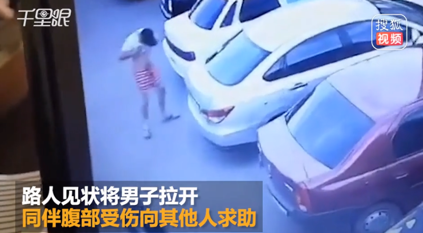 男子持刀伤人仍不罢休 结果反被对方KO