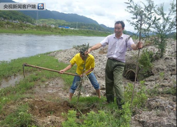 云南扶贫干部遭遇滑坡泥石流确认遇难 遗体已找到