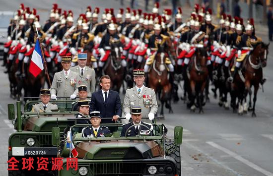 7月14日，法国巴黎，法国举行盛大的国庆阅兵仪式  图自视觉中国