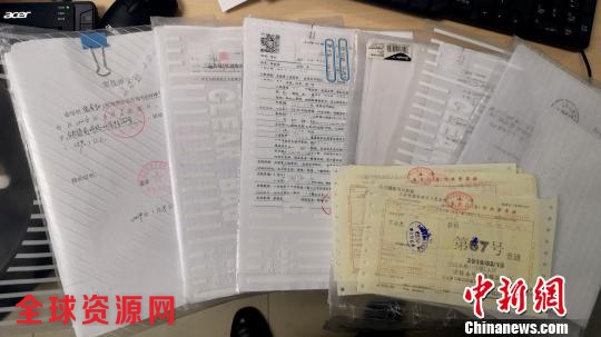 犯罪团伙骗保的记录和材料。上海警方供图