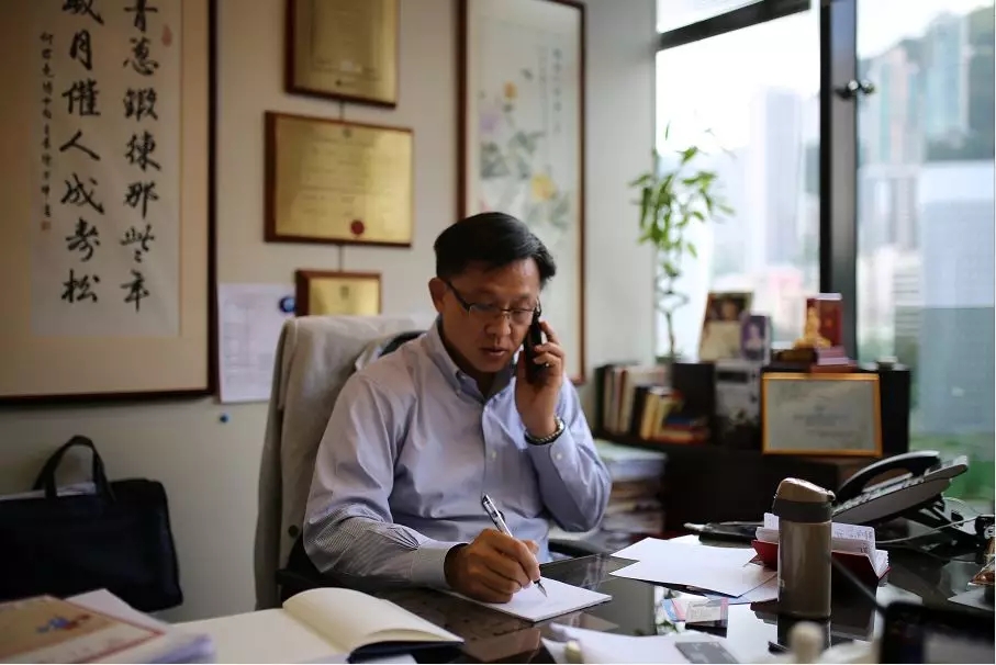 香港祖坟被捣毁立法议员:我更想做完整的中国人