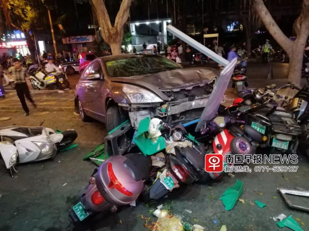 南宁汽车失控撞多车多人致2死3伤 肇事司机涉酒驾